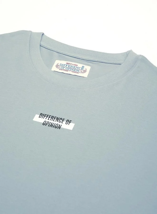 ديفيرينس أوف أوبينيون تيشيرت مطبع بأكمام قصيرة وقصة واسعة للرجال